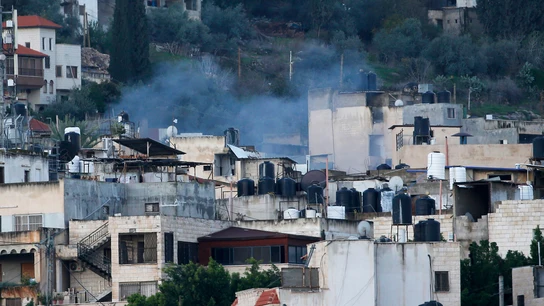 El humo sobre los edificios en Yenín durante una operación de las fuerzas israelíes El humo sobre los edificios en Yenín durante una operación de las fuerzas israelíes