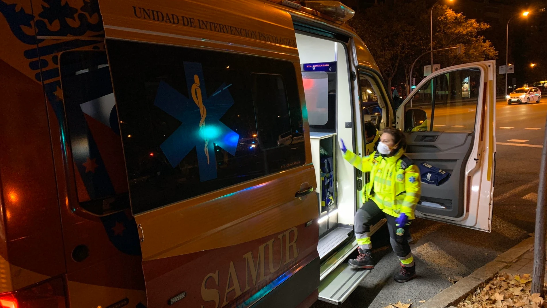 Imagen de archivo de una ambulancia del SAMUR en Madrid