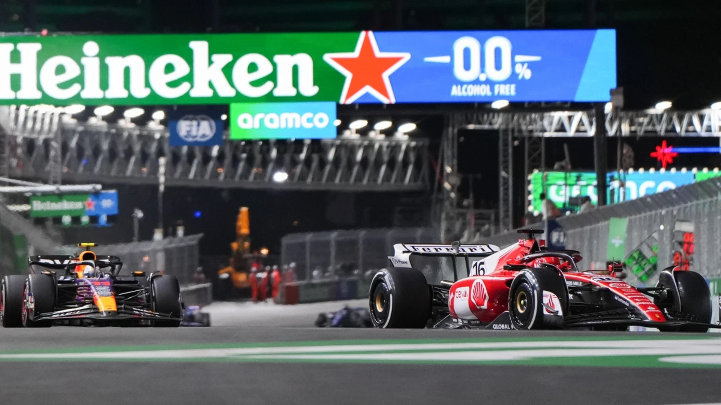 LaSexta Deportes (16-12-23) Leclerc deja a Alonso sin el Adelantamiento del Año: Fernando, segundo con su 'hachazo' a Hamilton en Bahrein Charles Leclerc, por delante de Sergio Pérez en Las Vegas