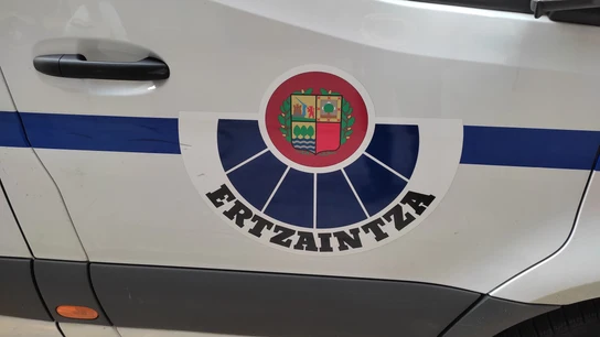 Vehículo de la Ertzaintza Vehículo de la Ertzaintza