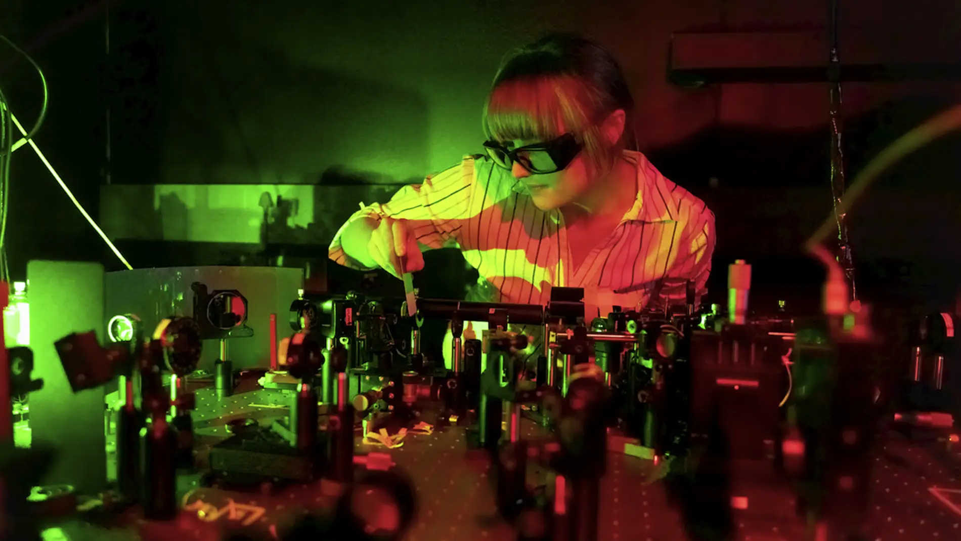 La investigadora principal trabajando en el experimento La investigadora principal trabajando en el experimento