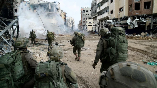 Soldados israelíes en la Franja de Gaza, en una imagen compartida por el Ejército israelí Soldados israelíes en la Franja de Gaza, en una imagen compartida por el Ejército israelí