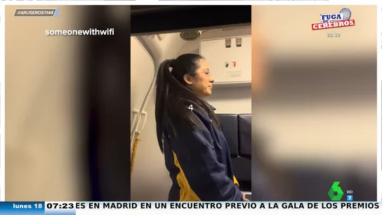 Una azafata cuenta el número de pasajeros que la saludan: este es el sorprendente resultado Una azafata cuenta el número de pasajeros que la saludan: este es el sorprendente resultado