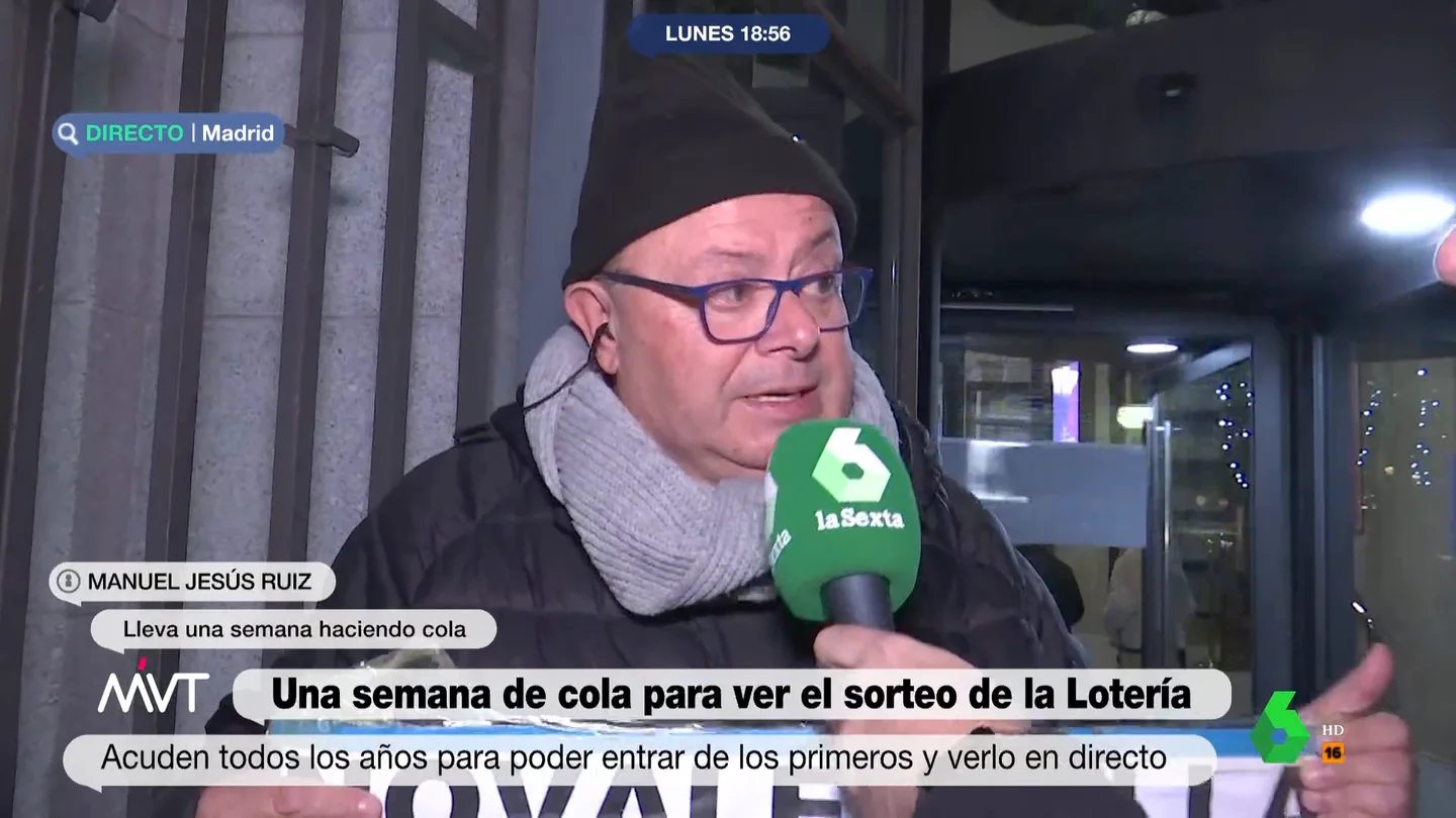 La historia de Jesús, el hombre que lleva diez días haciendo cola para ver la Lotería de Navidad: "Lo hago por mis padres" La historia de Jesús, el hombre que lleva diez días haciendo cola para ver la Lotería de Navidad: "Lo hago por mis padres"