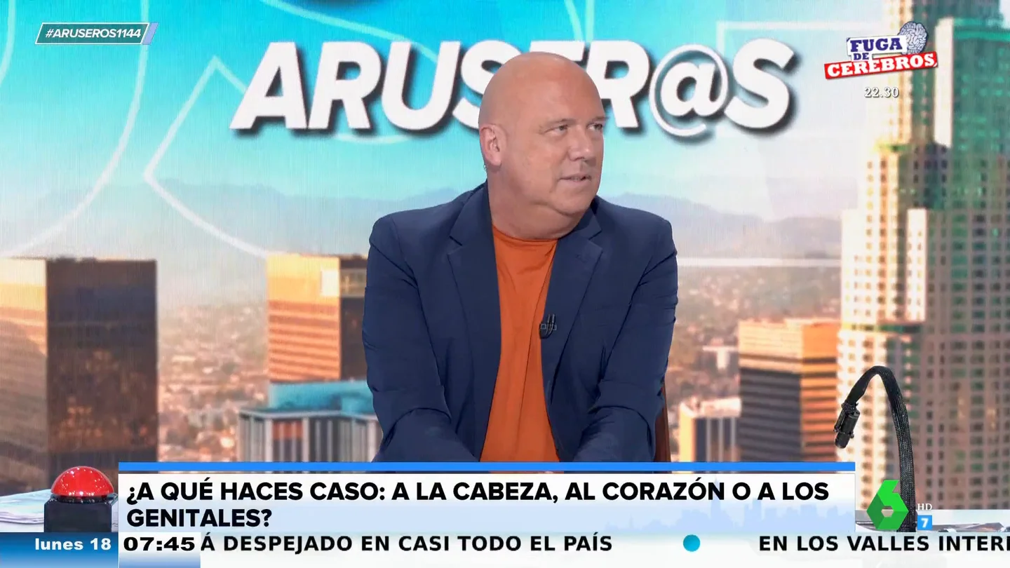 Alfonso Arús reconoce en directo que toma las decisiones "con los genitales" y así reacciona Angie Cárdenas Alfonso Arús reconoce en directo que toma las decisiones "con los genitales" y así reacciona Angie Cárdenas