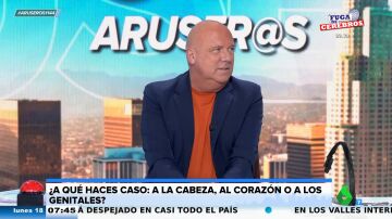 Alfonso Arús reconoce en directo que toma las decisiones "con los genitales" y así reacciona Angie Cárdenas