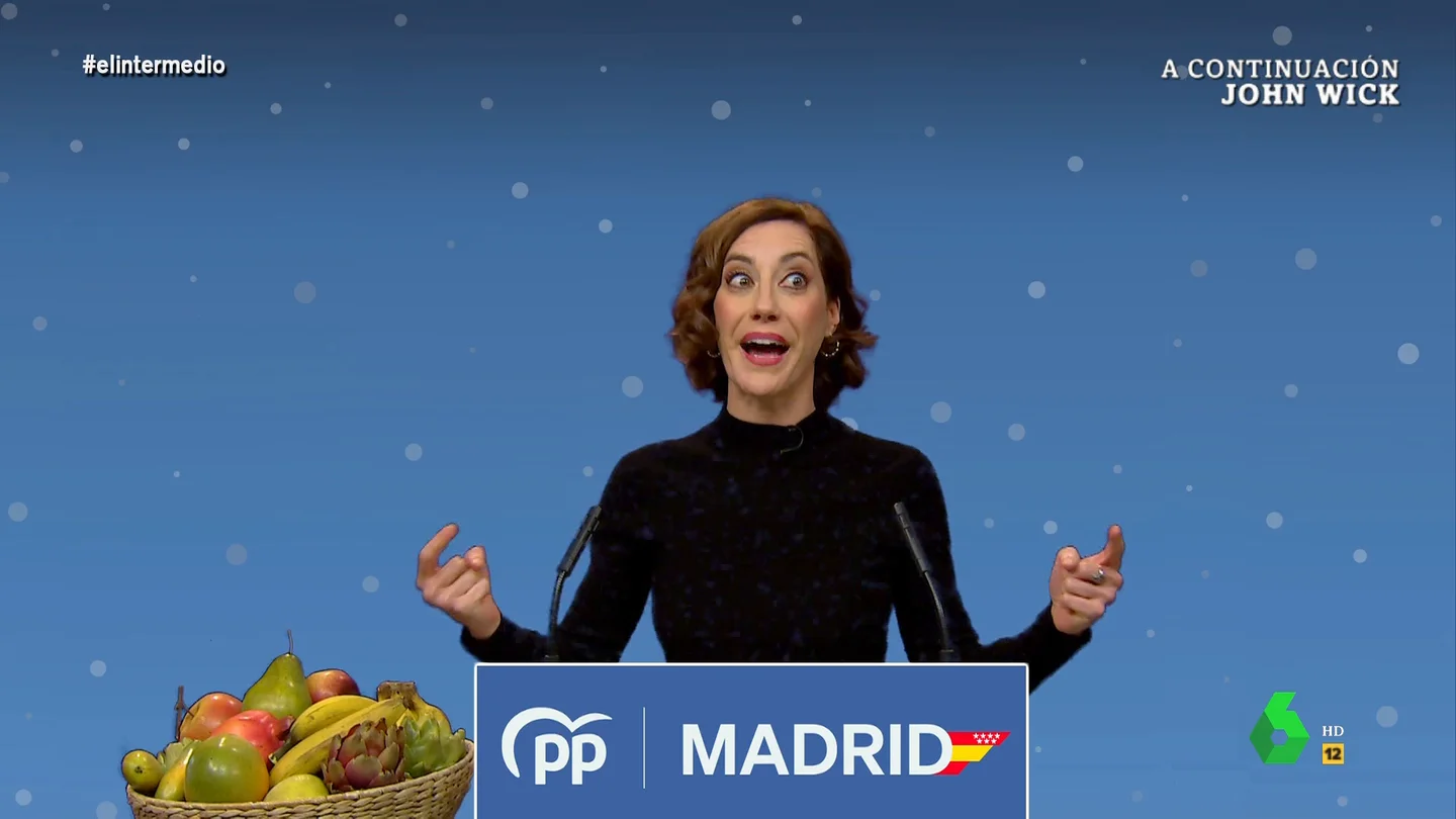 Ayuso versiona el himno del PP para que diga alto y claro que nos gusta la fruta En este vídeo, Cristina Gallego imita a Isabel Díaz Ayuso en pleno show de chistes de fruta en la cena de Navidad del PP y anuncia que Génova será una frutería sin kiwis: "Para mejorar el tránsito intestinal ya nos podemos cagar en Puigdemont".