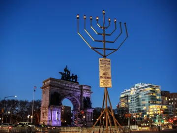 Menorah Grand Army Plaza. Brooklyn Menorah Grand Army Plaza. Brooklyn
