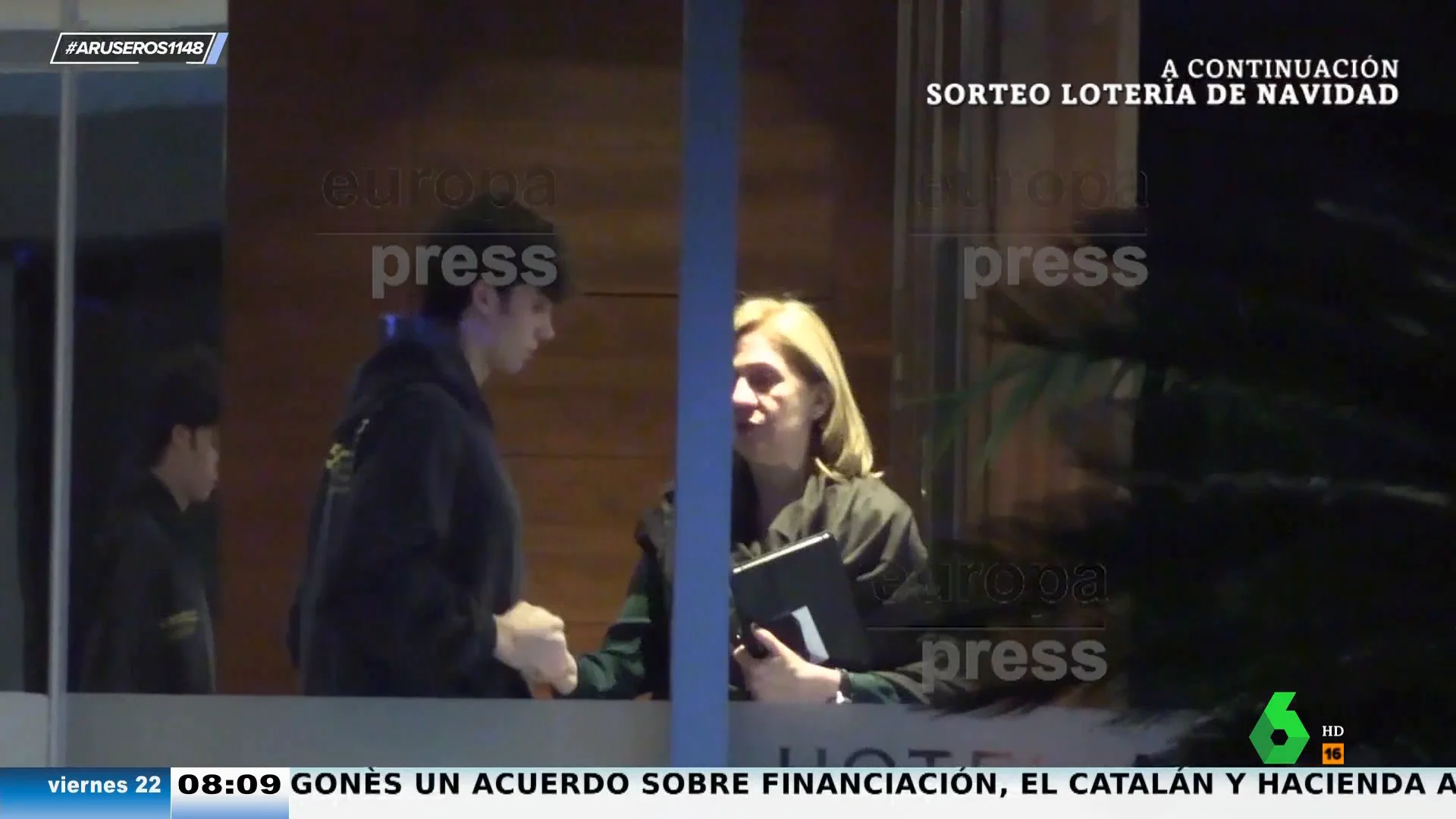 La infanta Cristina y Pablo Urdangarin imitan la despedida viral del rey Juan Carlos y la infanta Elena