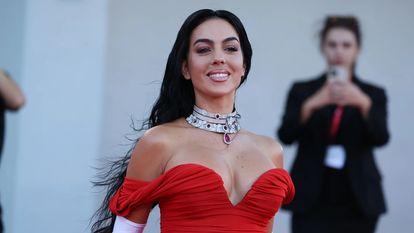 Georgina Rodriguez en la alfombra roja de Venecia. Georgina Rodriguez en la alfombra roja de Venecia.
