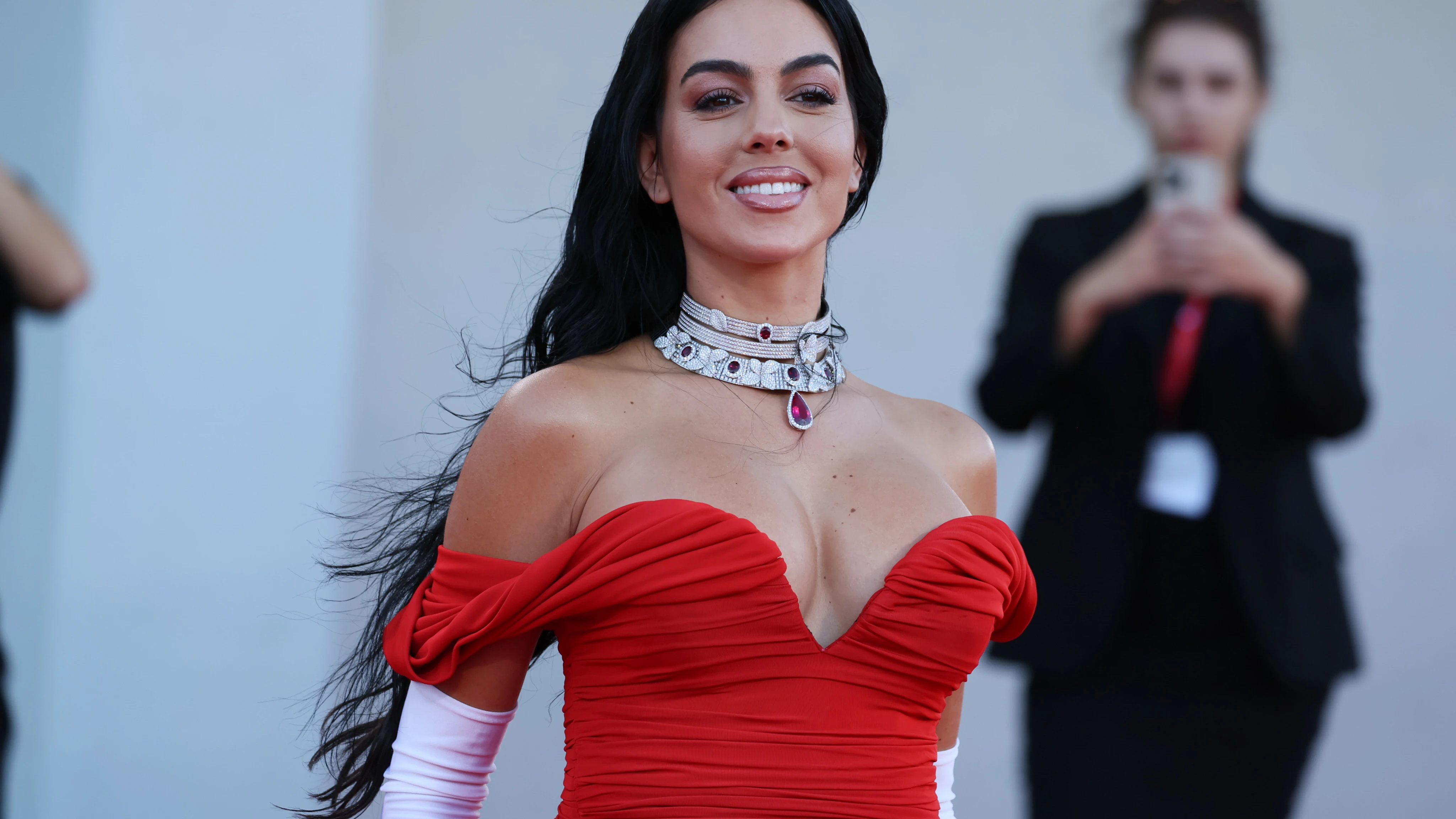 Georgina Rodriguez en la alfombra roja de Venecia. 