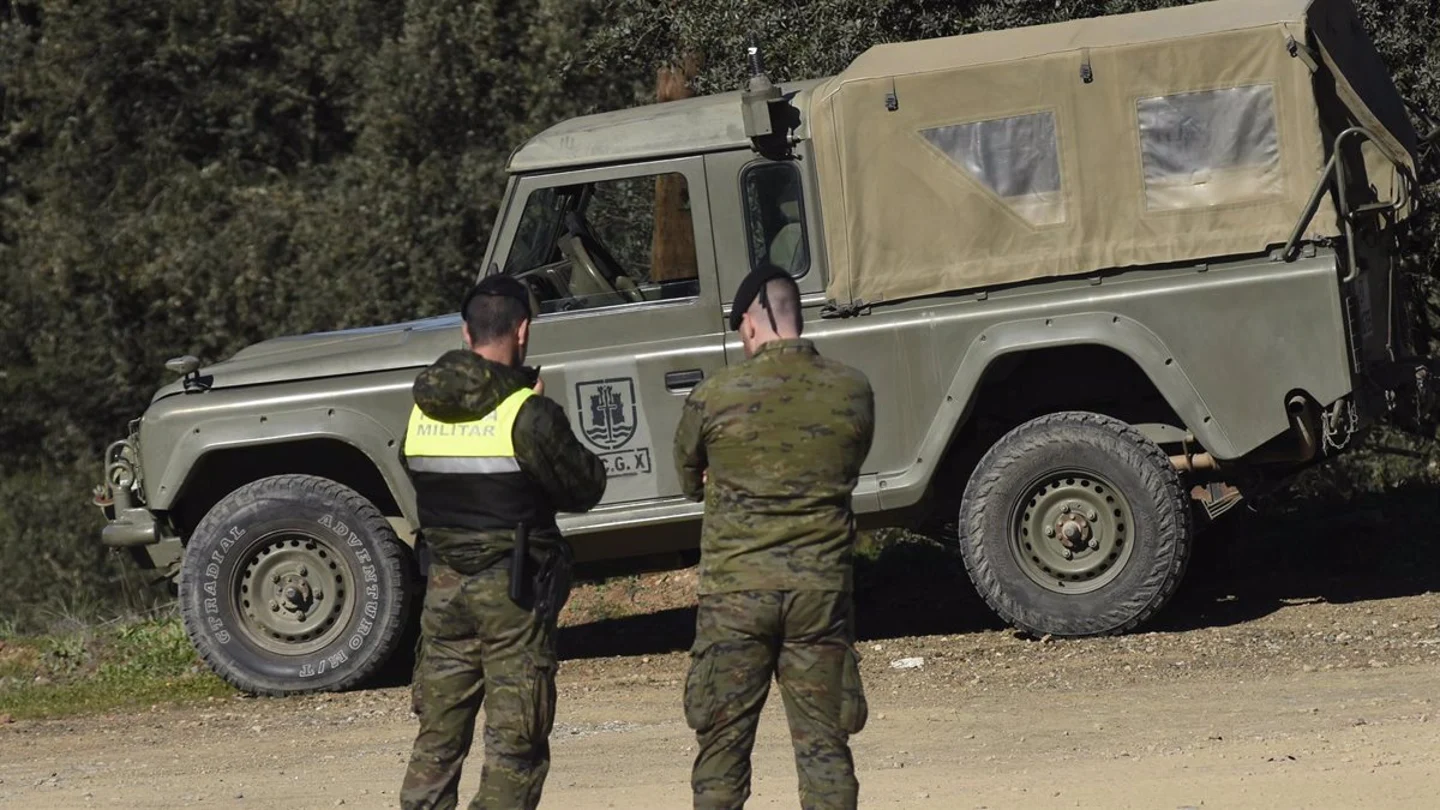 Militares acordonando el lugar donde se buscaban a los militares fallecidos en Córdoba Militares acordonando el lugar donde se buscaban a los militares fallecidos en Córdoba