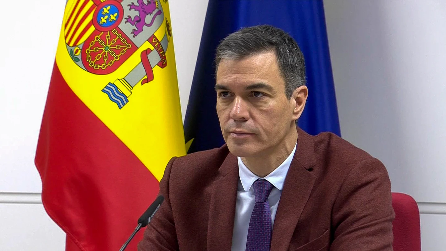 Pedro Sánchez destaca el "esfuerzo colosal" de las Fuerzas Armadas para defender "el compromiso de España con la paz mundial" Pedro Sánchez destaca el "esfuerzo colosal" de las Fuerzas Armadas para defender "el compromiso de España con la paz mundial"