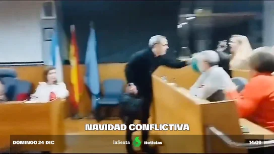 Alegría pide la dimisión de un concejal del PP de Cangas tras levantarle la mano a la teniente de alcalde del PSOE Alegría pide la dimisión de un concejal del PP de Cangas tras levantarle la mano a la teniente de alcalde del PSOE