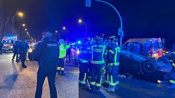 Imagen de Emergencias Madrid del accidente donde ha muerto una joven de 19 años Imagen de Emergencias Madrid del accidente donde ha muerto una joven de 19 años
