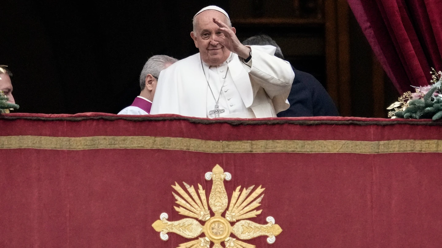 El papa Francisco lanza su mensaje de Navidad desde el balcón de San Pedro antes de la bendición 'urbi et orbi' El papa Francisco lanza su mensaje de Navidad desde el balcón de San Pedro antes de la bendición 'urbi et orbi'