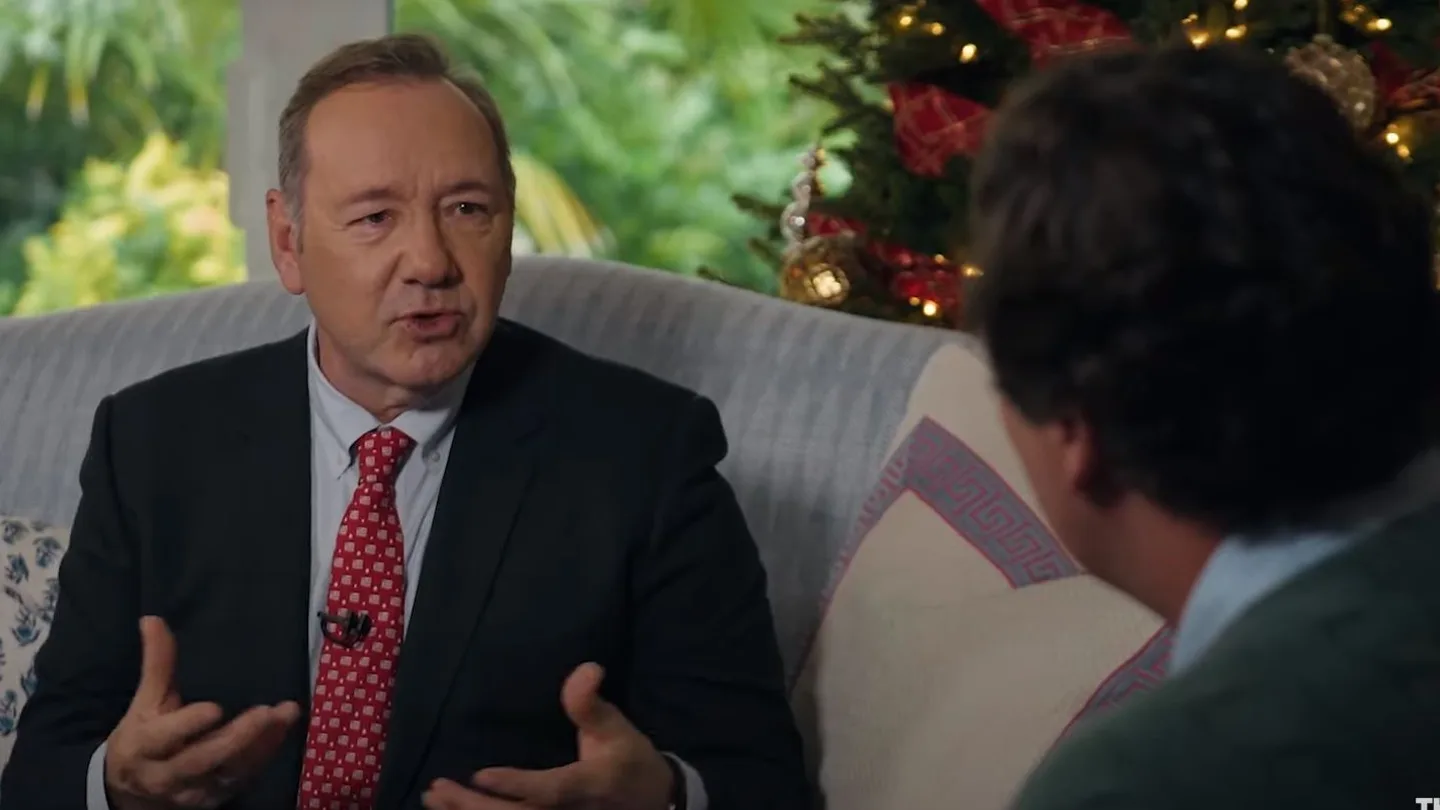 Kevin Spacey, junto a Tucker Carlson Kevin Spacey, junto a Tucker Carlson