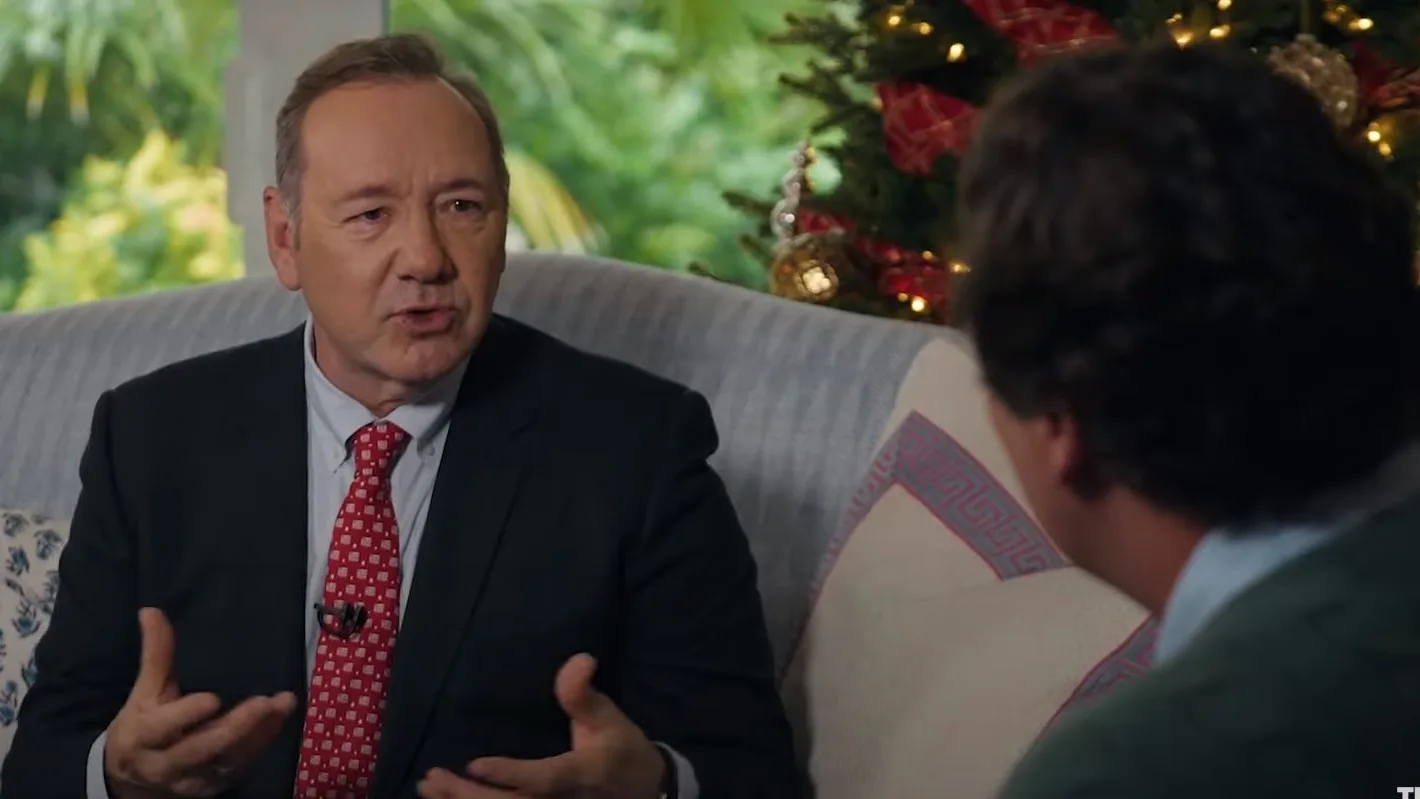 Kevin Spacey, junto a Tucker Carlson