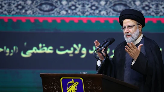 El presidente iraní, Ebrahim Raisi. se dirige a comandantes de alto rango y miembros del Cuerpo de Guardias de la Revolución Islámica de Irán El presidente iraní, Ebrahim Raisi. se dirige a comandantes de alto rango y miembros del Cuerpo de Guardias de la Revolución Islámica de Irán