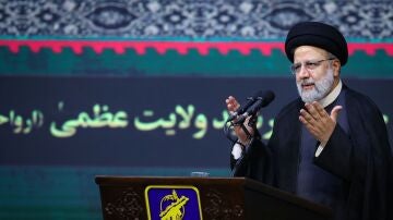 El presidente iraní, Ebrahim Raisi. se dirige a comandantes de alto rango y miembros del Cuerpo de Guardias de la Revolución Islámica de Irán