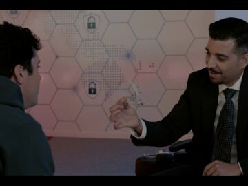 As&iacute; puede hackear tu movil el cable del cargador: "Pueda tomar el control, acceder al micr&oacute;fono y a la c&aacute;mara o incluso destruirlo"