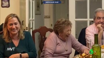 La broma viral del amigo invisible con cosas 'robadas' a la abuela: "¡Ese cuadro es mío, gilipollas!"