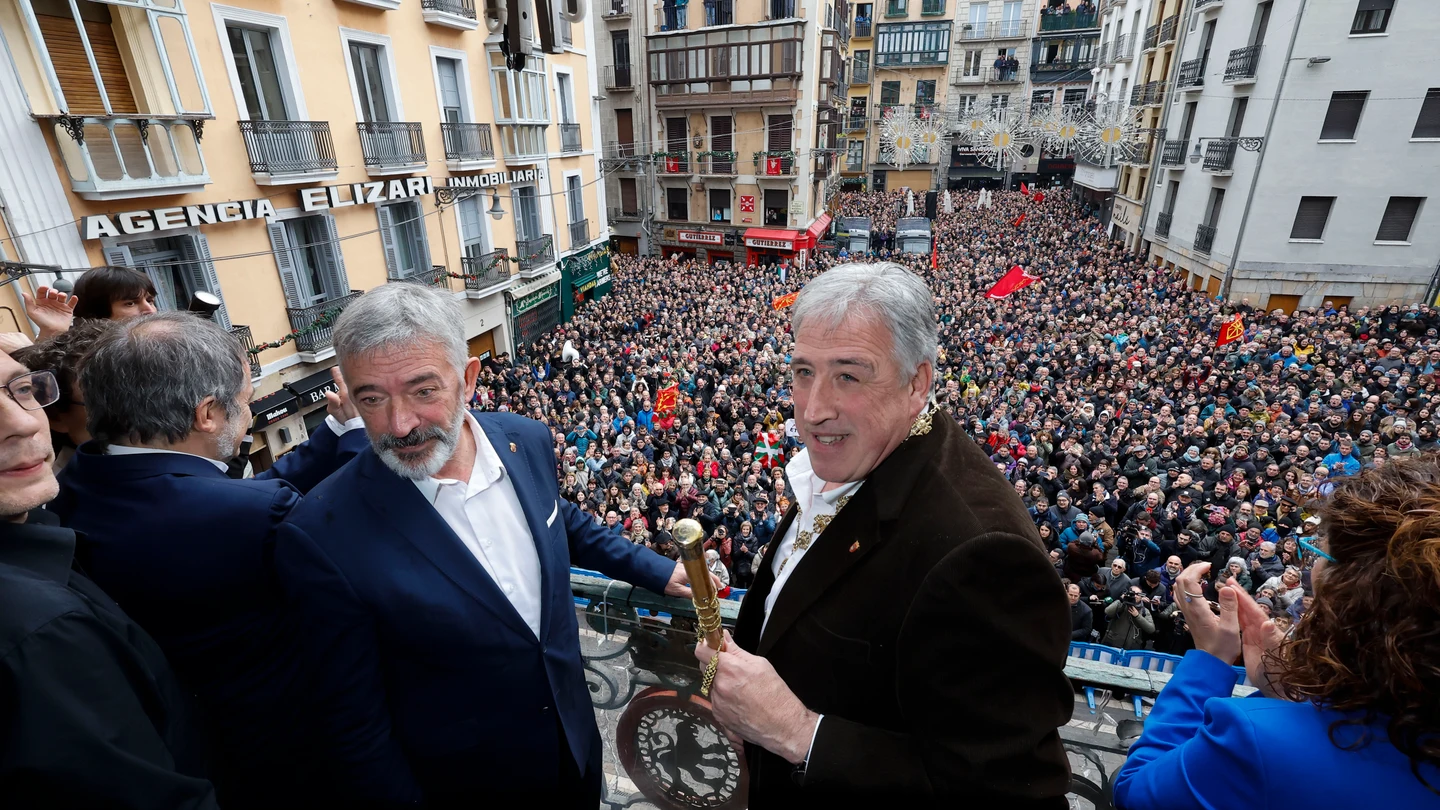 Joseba Asiron sale a celebrar al Ayuntamiento de Pamplona el haber recuperado la Alcaldía de Pamplona Joseba Asiron sale a celebrar al Ayuntamiento de Pamplona el haber recuperado la Alcaldía de Pamplona