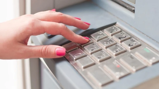 Imagen de archivo de un cajero automático de una entidad bancaria. Imagen de archivo de un cajero automático de una entidad bancaria.