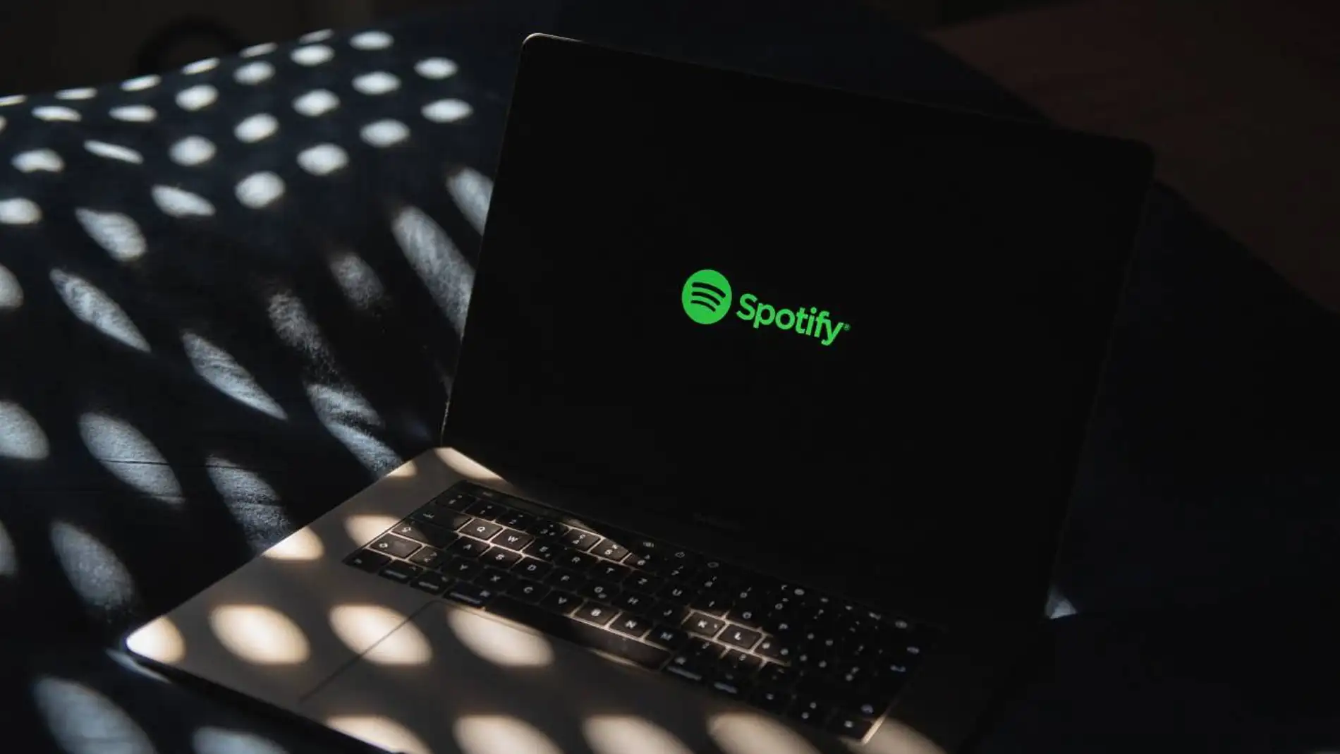 ¿Spotify se para cuando apagas la pantalla? Así se soluciona