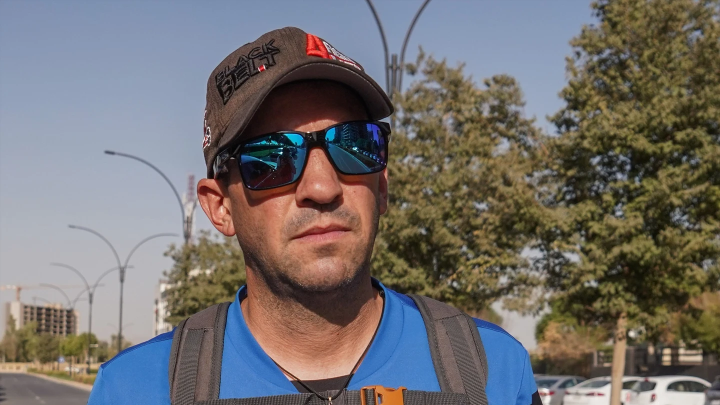 Imagen de Santiago Sánchez Cogedor, durante su paso por Irak. Imagen de Santiago Sánchez Cogedor, durante su paso por Irak.