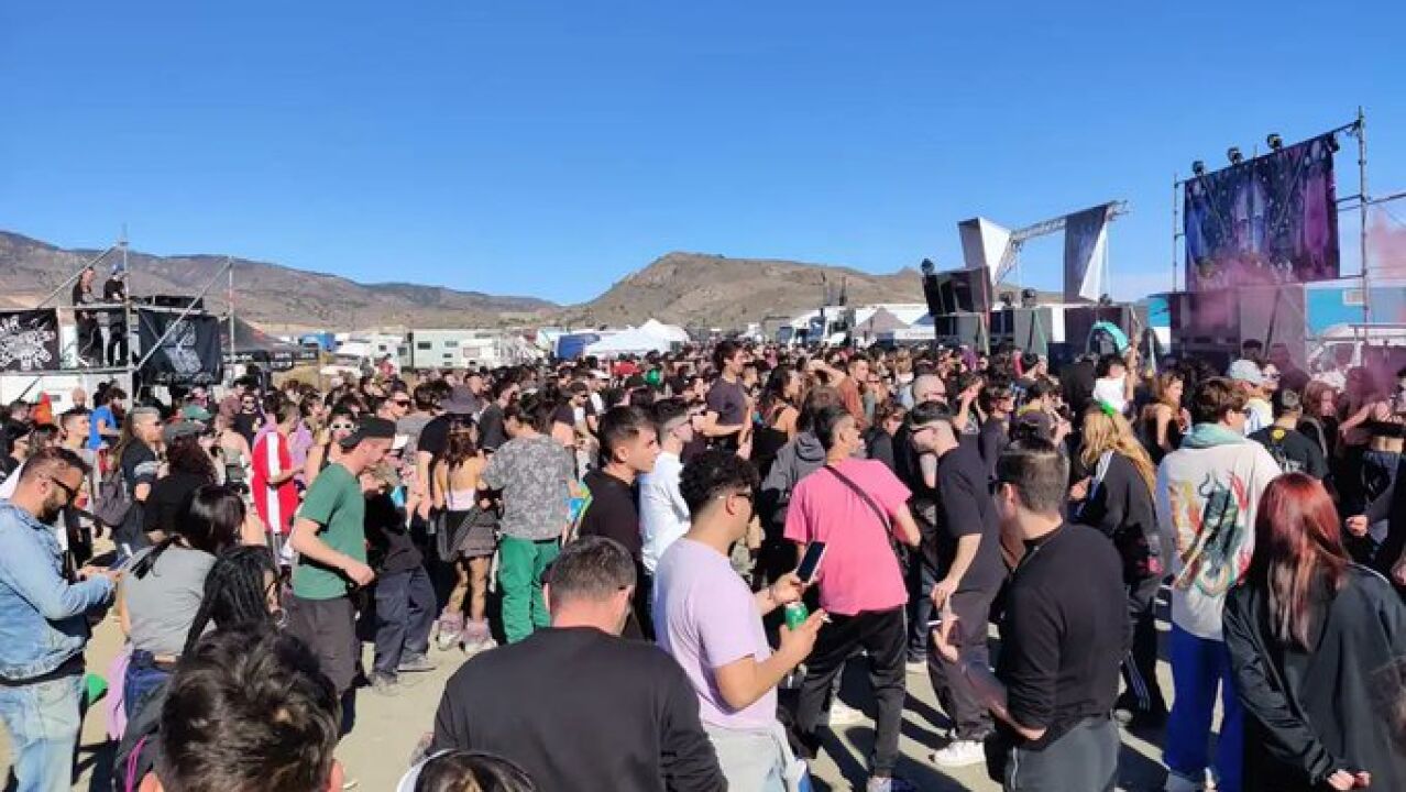 La celebración de Nochevieja sigue sin descanso: la rave de La Sénia, Tarragona, cumple su cuarto día consecutivo de fiesta