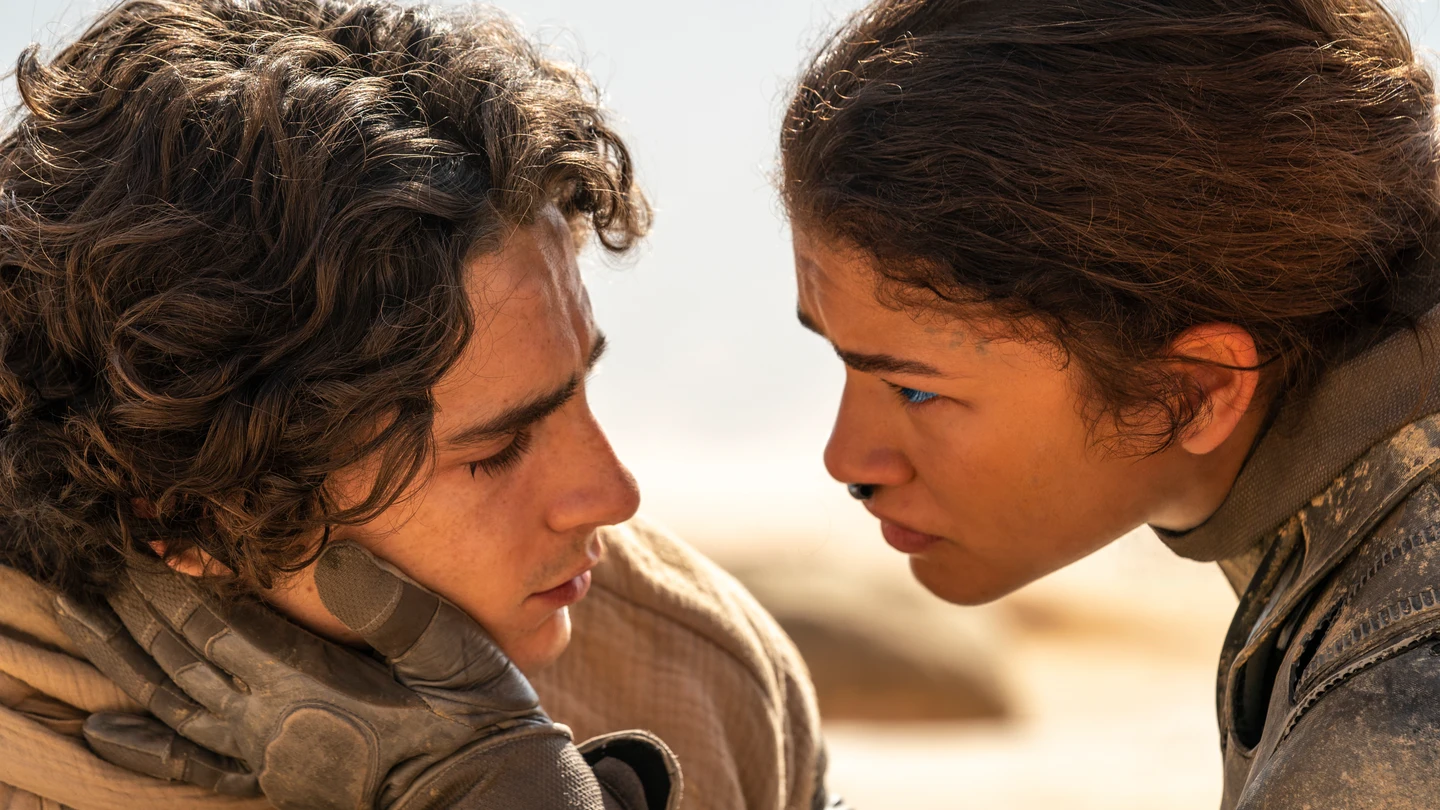 Fotograma de la película 'Dune 2', con Timothée Chalamet y Zendaya Fotograma de la película 'Dune 2', con Timothée Chalamet y Zendaya