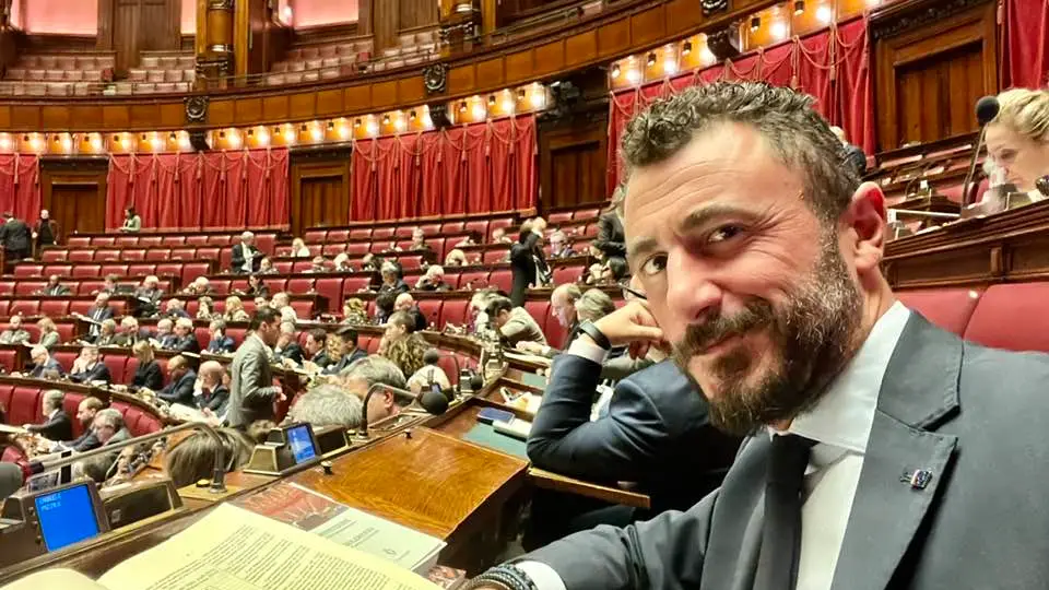 Imagen del diputado italiano Emanuele Pozzolo.