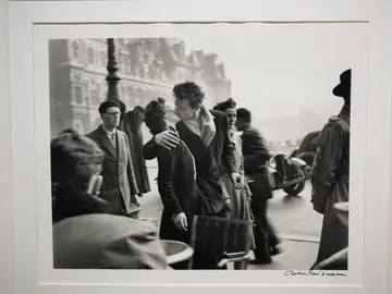 El beso de Robert Doisneau, en París