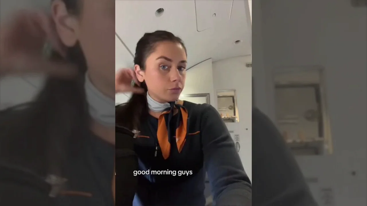 La extra&ntilde;a petici&oacute;n de un pasajero a una azafata de vuelo tras una discusi&oacute;n con su novia: "Dud&eacute;"