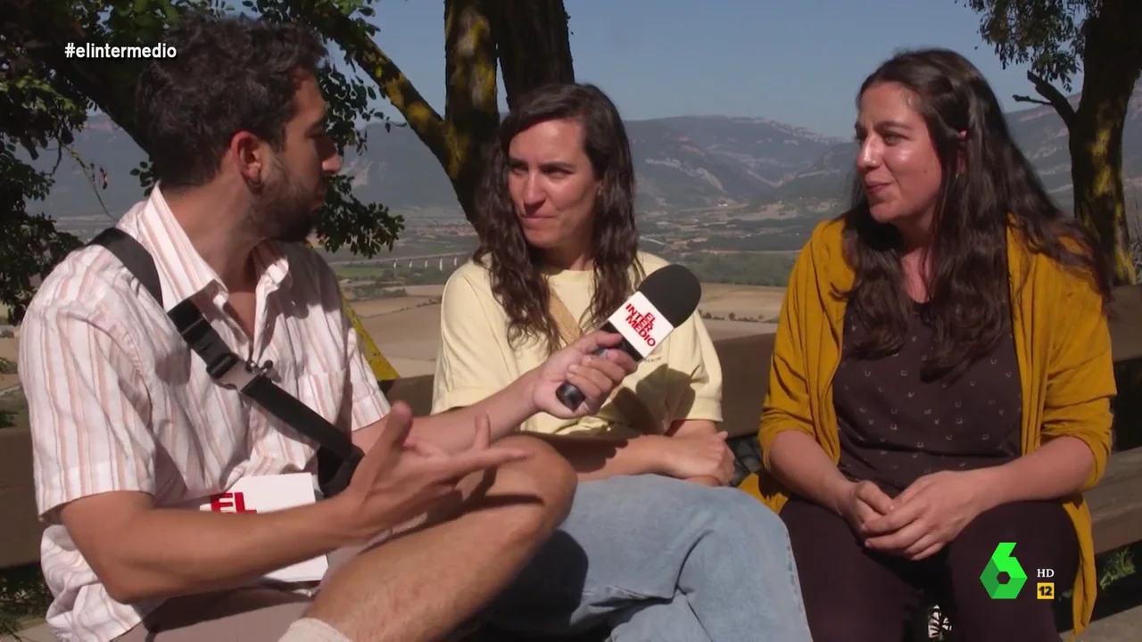 María y Pilar, vecinas de Artieda, desvelan la actividad del pueblo que nadie puede perderse