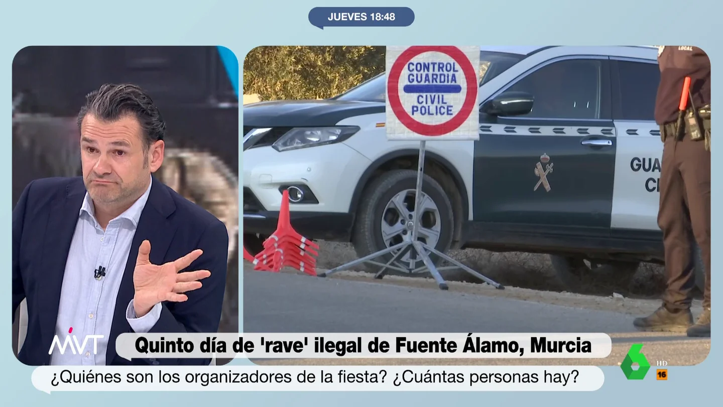 La inesperada 'confesión' de Iñaki López ante la rave en Murcia: "Nos pilla de libranza..." La inesperada 'confesión' de Iñaki López ante la rave en Murcia: "Nos pilla de libranza..."
