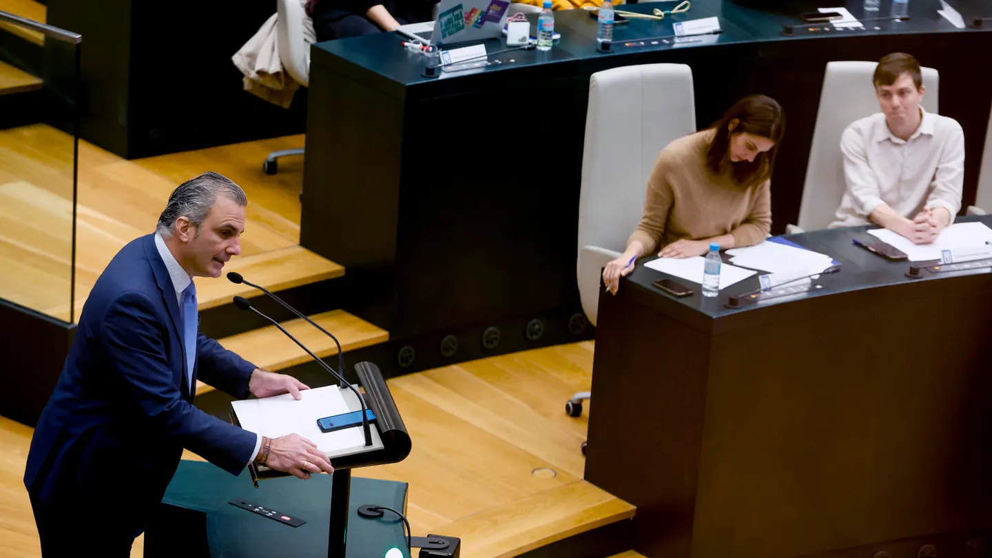 La portavoz municipal de Más Madrid, Rita Maestre, escucha la intervención de Ortega Smith La portavoz municipal de Más Madrid, Rita Maestre, escucha la intervención de Ortega Smith