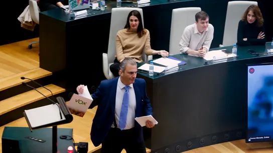 El portavoz de Vox, Javier Ortega Smith, abandona la tribuna de oradores El portavoz de Vox, Javier Ortega Smith, abandona la tribuna de oradores