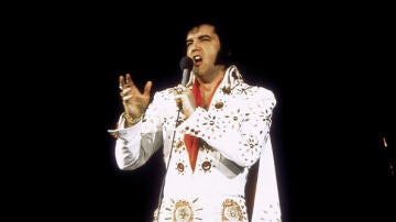 Elvis Presley durante una gira. 
