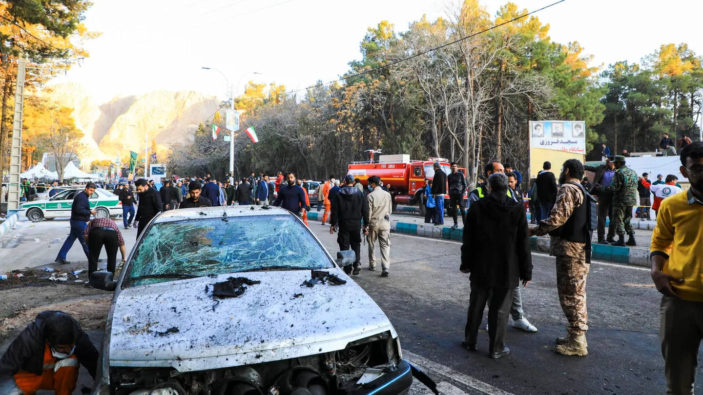 Varias explosiones matan a más de 100 personas en Irán Varias explosiones matan a más de 100 personas en Irán
