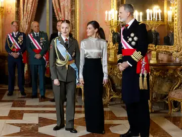 La princesa Leonor se estrena junto a los reyes en la Pascua Militar vestida de cadete