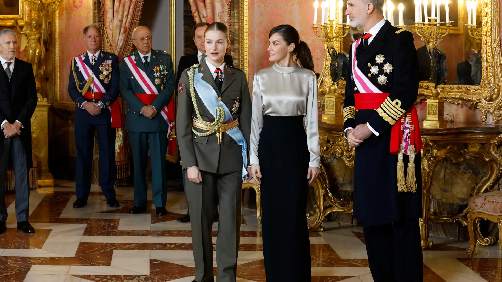 La princesa Leonor se estrena junto a los reyes en la Pascua Militar vestida de cadete