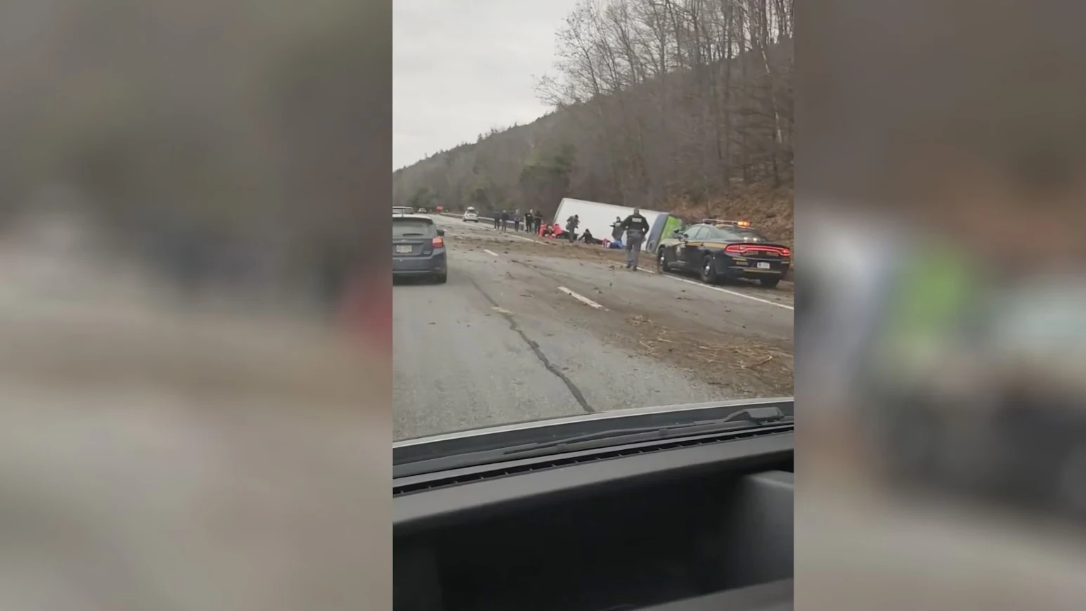 Un muerto y varios heridos tras volcar un autobús turístico con pasajeros en Nueva York