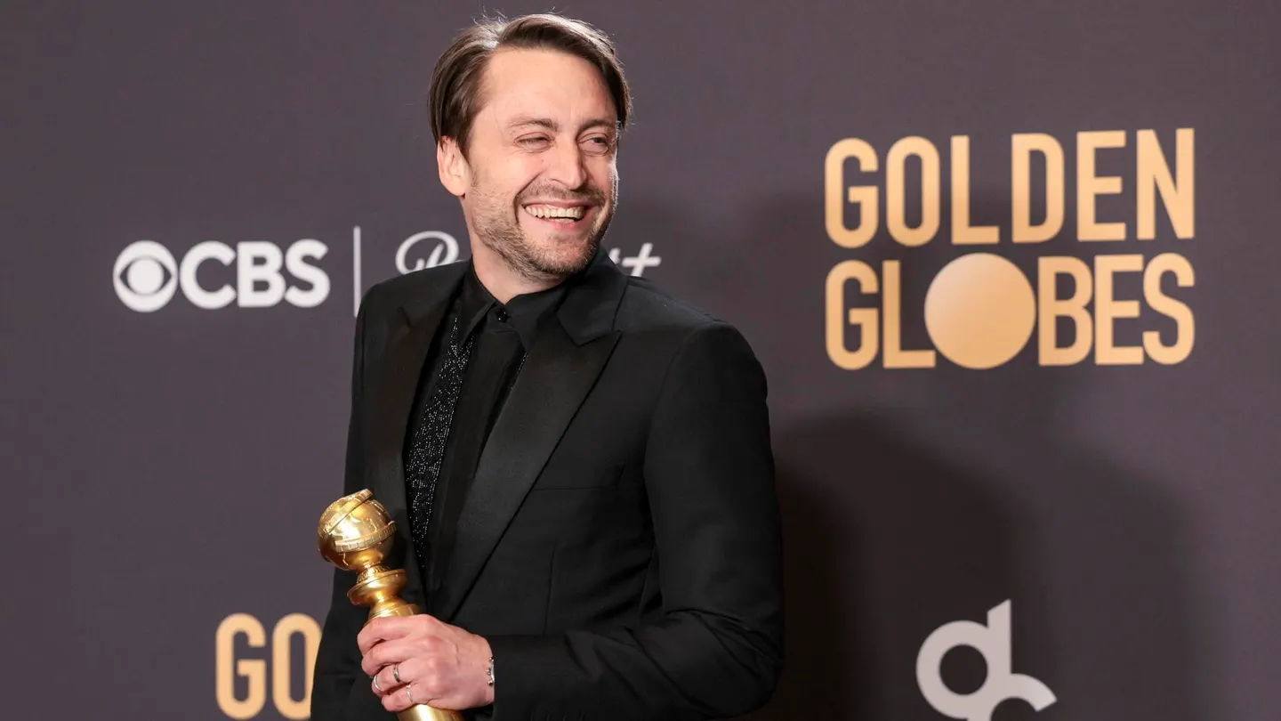 Kieran Culkin con su estatuilla tras ganar el Globo de Oro a mejor actor por 'Succession'. Kieran Culkin con su estatuilla tras ganar el Globo de Oro a mejor actor por 'Succession'.