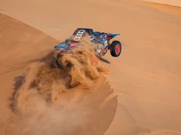 Carlos Sainz pierde el liderato después de un buen susto en la 3ª etapa Carlos Sainz pierde el liderato después de un buen susto en la 3ª etapa