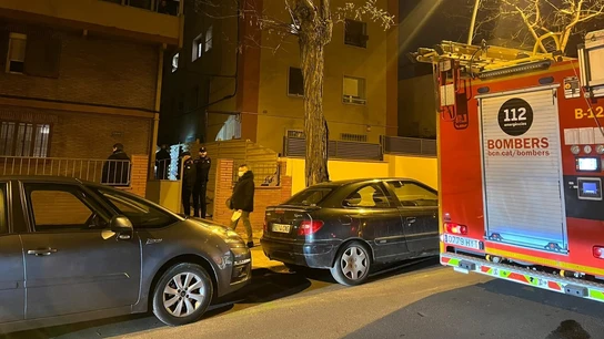 Los Mossos trabajan con los Bombers de Barcelona en este domicilio por una "fuerte concentración de gas". Los Mossos trabajan con los Bombers de Barcelona en este domicilio por una "fuerte concentración de gas".