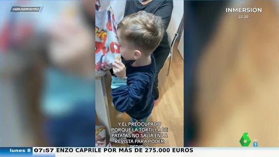 La reacción de un niño cuando los Reyes le regalan lo que más quería: una tortilla de patatas La reacción de un niño cuando los Reyes le regalan lo que más quería: una tortilla de patatas