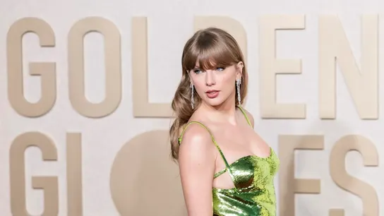 Taylor Swift, nominada por 'The Eras Tour', en la alfombra roja de los Globos de Oro 2024. Taylor Swift, nominada por 'The Eras Tour', en la alfombra roja de los Globos de Oro 2024.