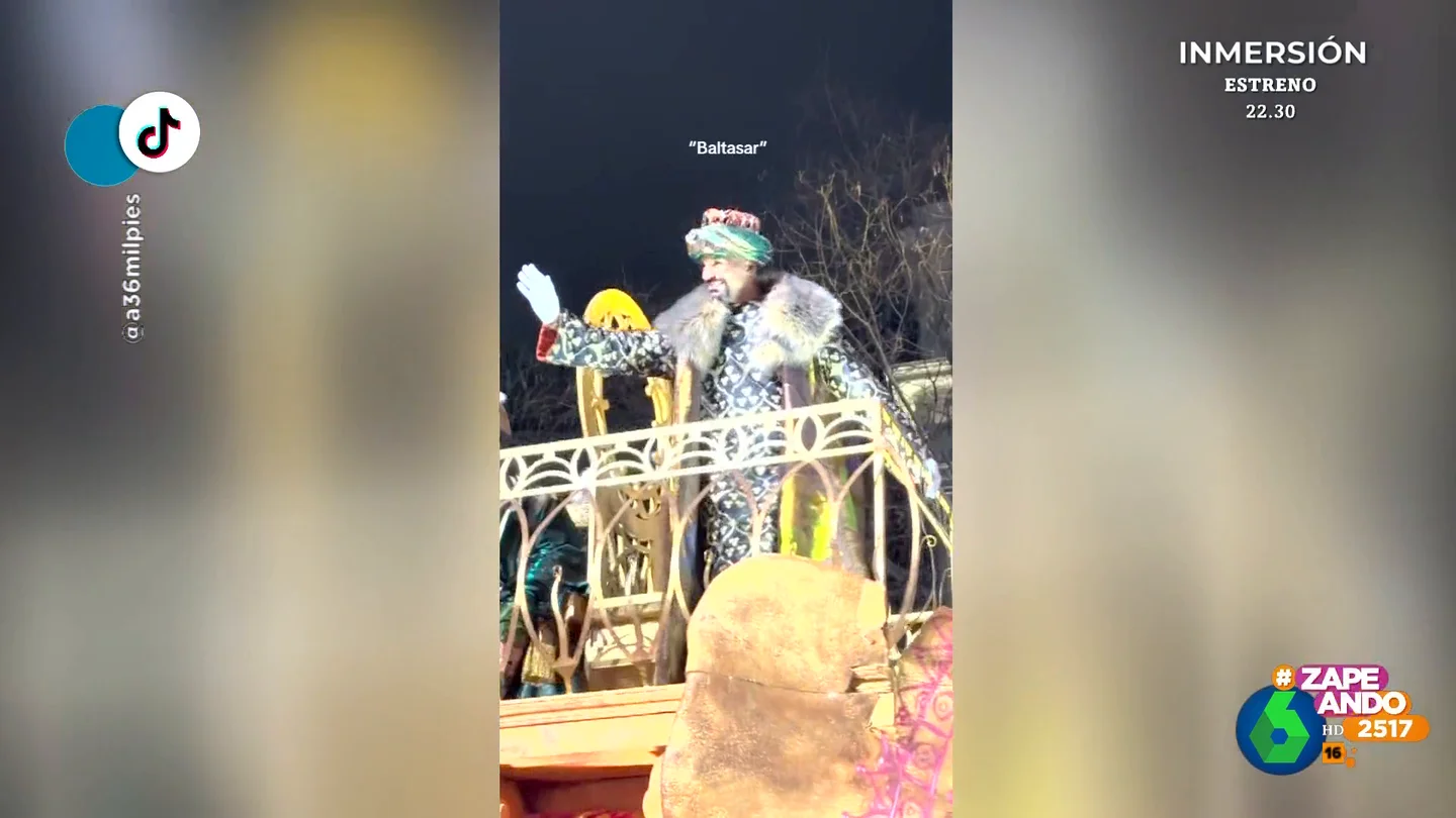 La encarecida petición de un niño al rey Baltasar durante la cabalgata de Madrid La encarecida petición de un niño al rey Baltasar durante la cabalgata de Madrid
